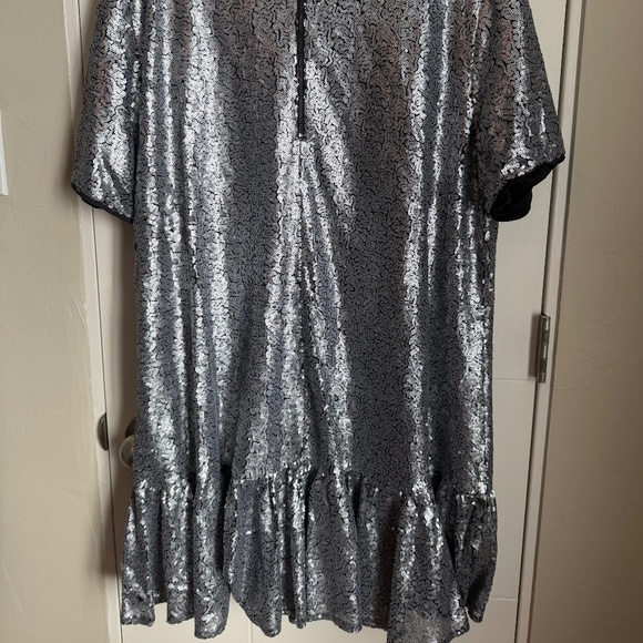 PLUS SIZE (2X)_Melloday Silver Sequin Dress (~Midi-Length) - Picture 4 of 5